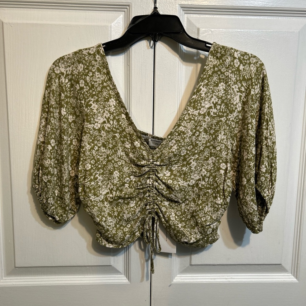 NWT Lush Cinched Cropped Green Ivory Floral Puff Short Sleeves Size S Small